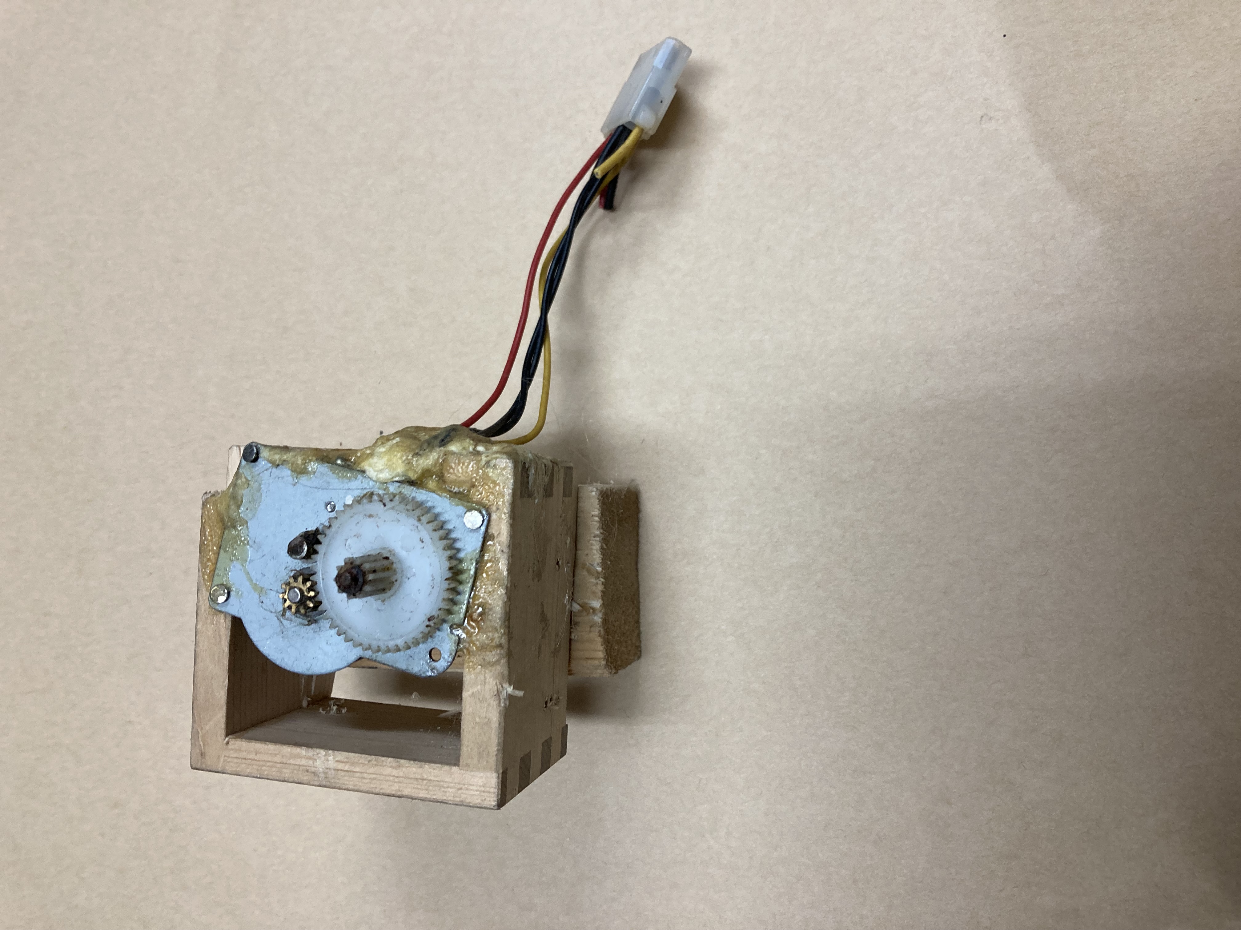 小型風力発電で電気を作ろうと・・・